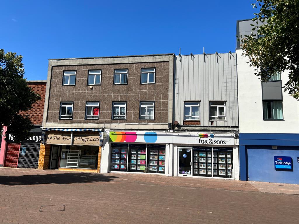 Lot: 8 - TOWN CENTRE FLAT FOR INVESTMENT -